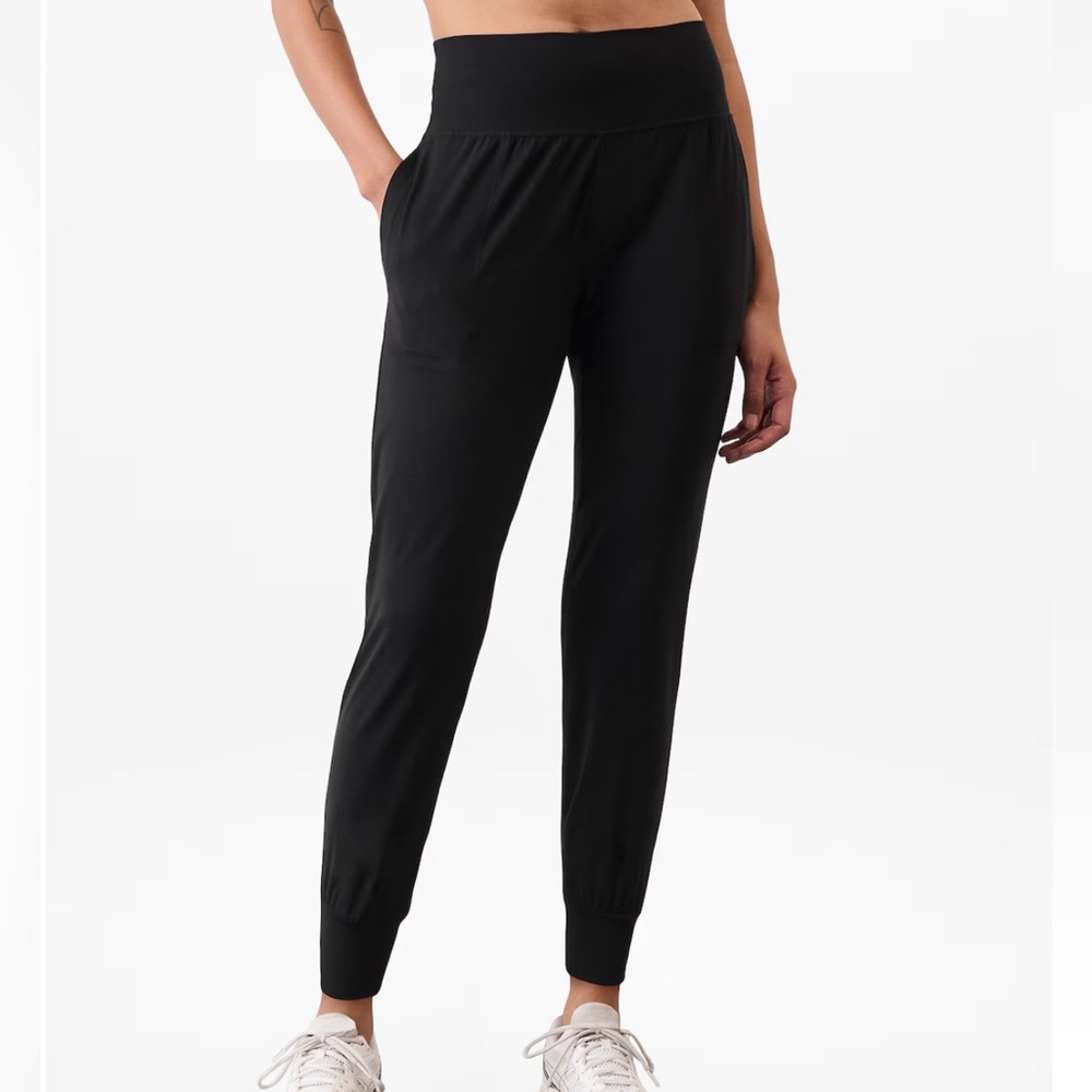 Athleta Salutation  Joggers in Black
